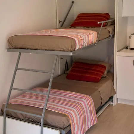 Appartement Monolocale Sul Lago Con Piscina