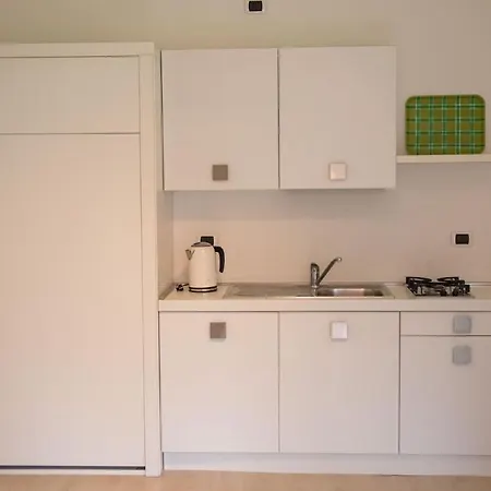 Appartement Monolocale Sul Lago Con Piscina *